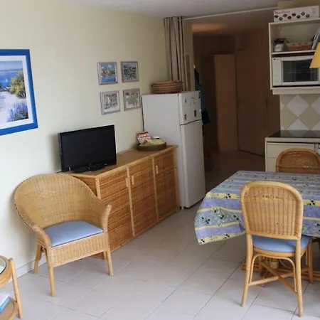2 Bedroom With Large Terrace דירה *